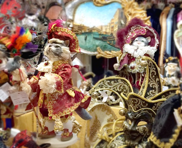 Bambole e Maschere di Carnevale　貴族にコスプレした猫たちの人形