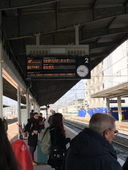 トリエステの駅のホーム